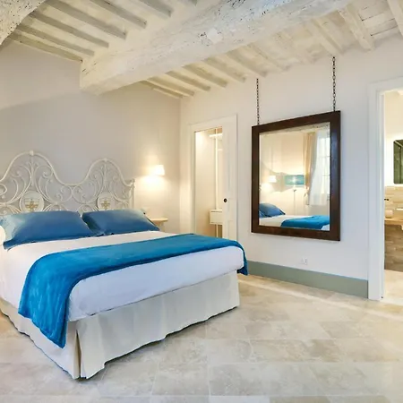 Palazzo Pio Iii - Residenza D'epoca Bed and Breakfast 4*
