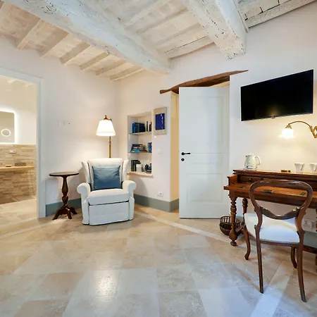 Palazzo Pio Iii - Residenza D'epoca Bed & Breakfast 4*